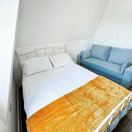 ميدستون Lovely Studio Apartment المظهر الخارجي الصورة