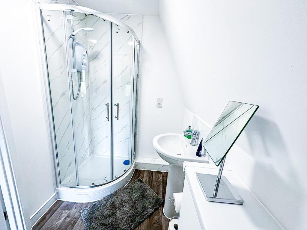 ميدستون Lovely Studio Apartment المظهر الخارجي الصورة